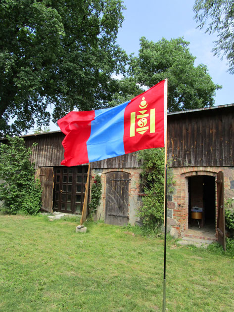 Naadam Mongolische Flagge in Dominikowo 2016